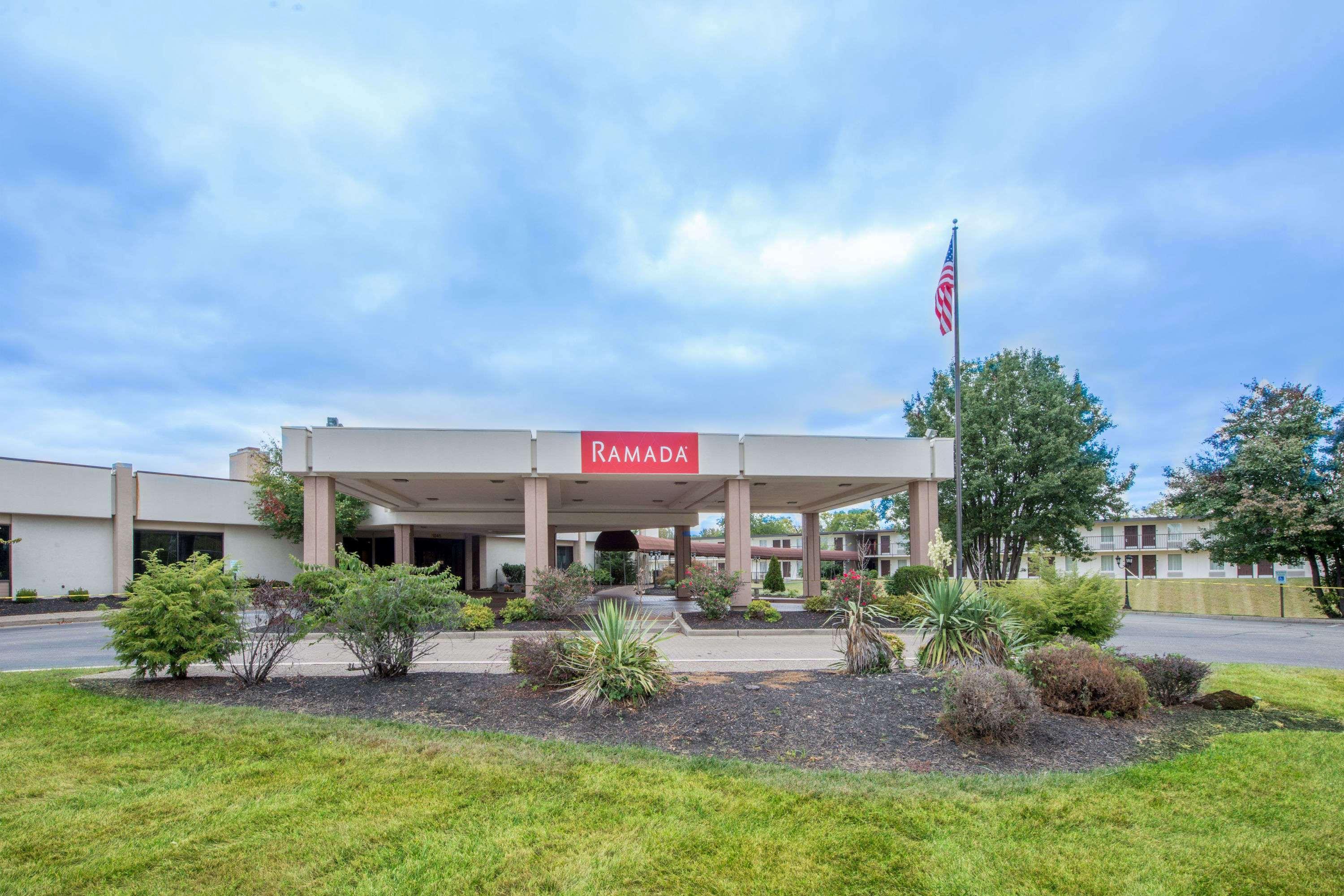 Ramada By Wyndham Louisville North Exterior photo
